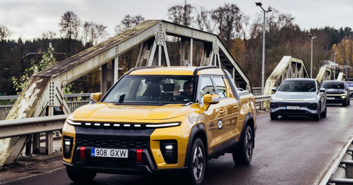 Naujos kartos automobiliai naikina padangas: atskleidė, kas slypi už didėjančių susidėvėjimo problemų