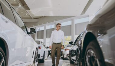 Antrinės automobilių rinkos atradimai: apynaujis prabangus elektromobilis už vidutinės klasės kainą