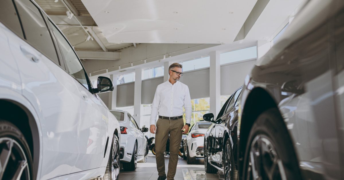 Antrinės automobilių rinkos atradimai: apynaujis prabangus elektromobilis už vidutinės klasės kainą