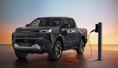 „Toyota“ pristato visiškai naują „Hilux“ modelį: legendinis automobilis pasikeitė neatpažįstamai