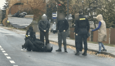 Po „Prius“ ir motorolerio susidūrimo, pareigūnas gelbėjo nukentėjusįjį – Kas vyksta Kaune