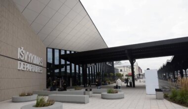 Pastebėtas dronas buvo trumpam sustabdęs Vilniaus oro uostą; JAV vyriausybės uždarymo rekordas