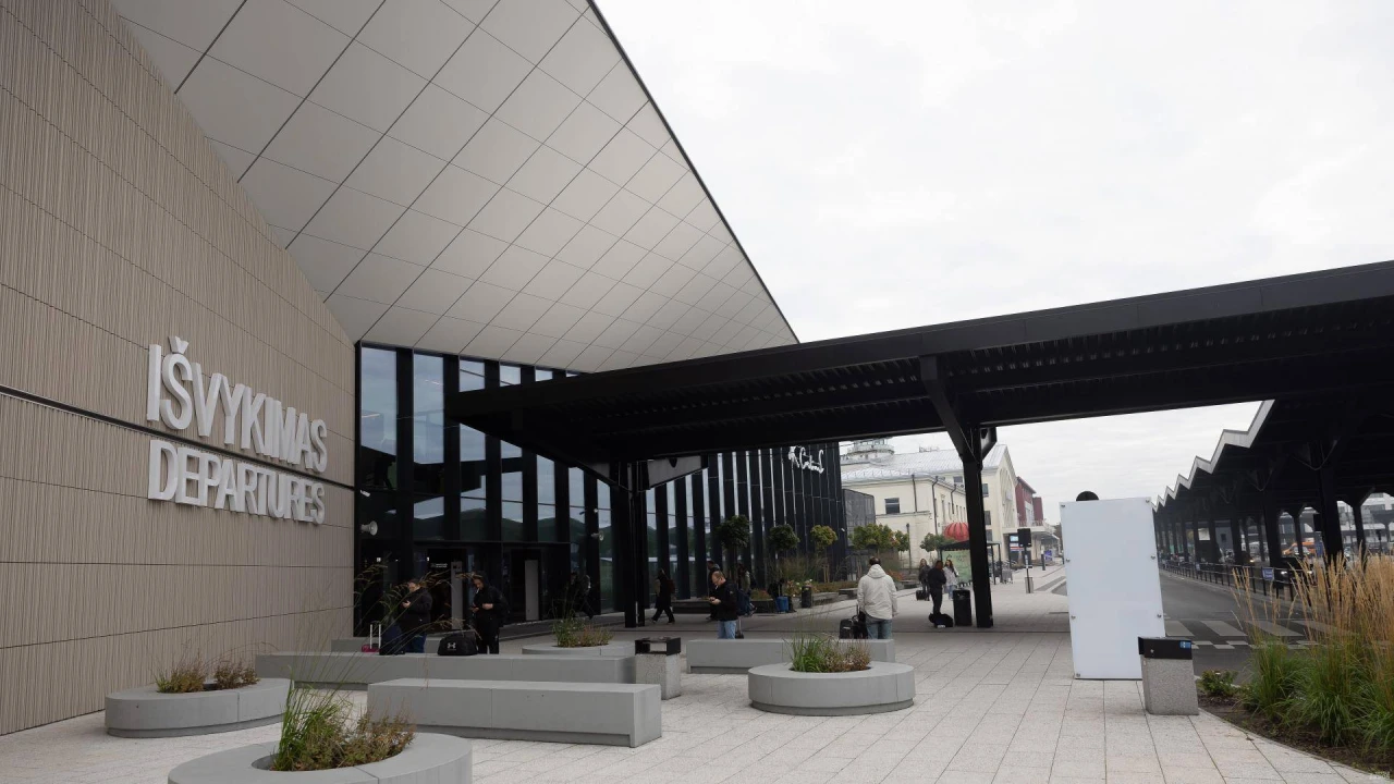 Pastebėtas dronas buvo trumpam sustabdęs Vilniaus oro uostą; JAV vyriausybės uždarymo rekordas