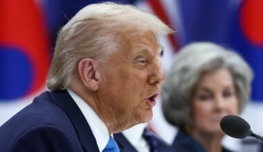 Trumpas stojo ginti Saudo Arabijos princą dėl žmogžudystės: „Taip jau nutiko“