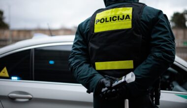 Reido metu Vilniuje automobilis partrenkė policininką