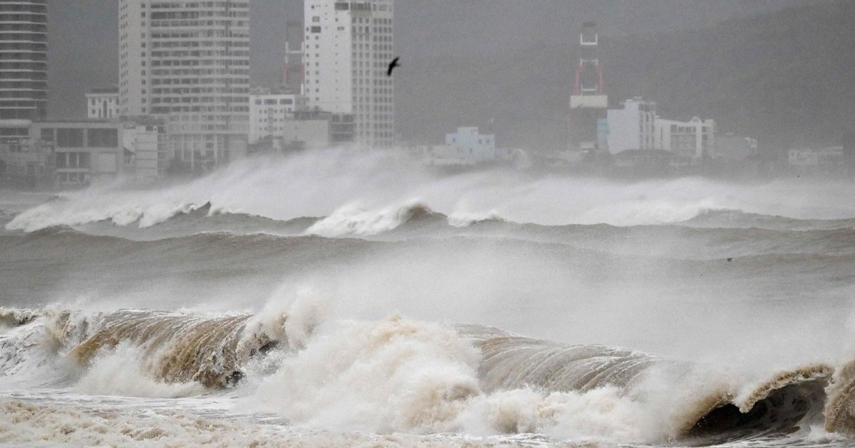 Siaubas turistų pamėgtoje saloje: milžiniškos bangos nušlavė paplūdimį, yra aukų