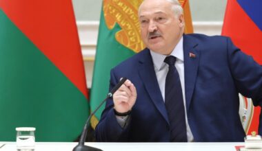 Lukašenka pasakodamas apie amerikiečių prašymą dėl Lietuvos žodžių nesirinko