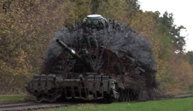 Rusai pasitelkė kūrybiškumą: fronte pasirodė neįprasti „plieniniai ežiai“ - tv3.lt