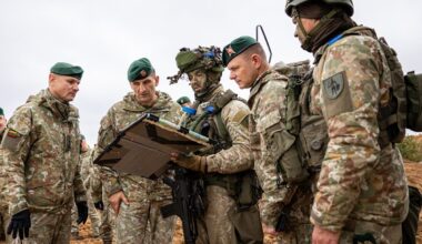 ES siekia pašalinti kliūtis tankų ir kariuomenės judėjimui į rytus