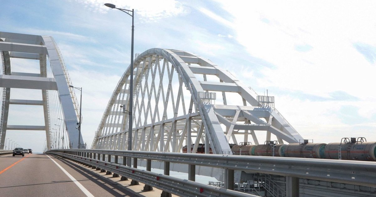 Kryme nugriaudėjo sprogimai, uždarytas Kerčės tiltas