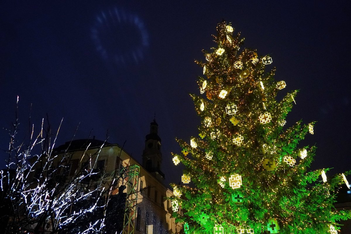 Rygoje įžiebta Kalėdų eglė: atėjo 300 žmonių