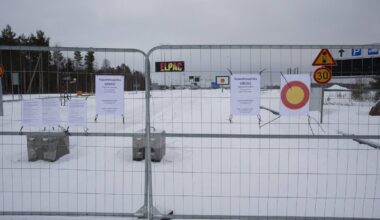 Suomija Laplandijoje, palei sieną su Rusija, baigia įrengti tvorą