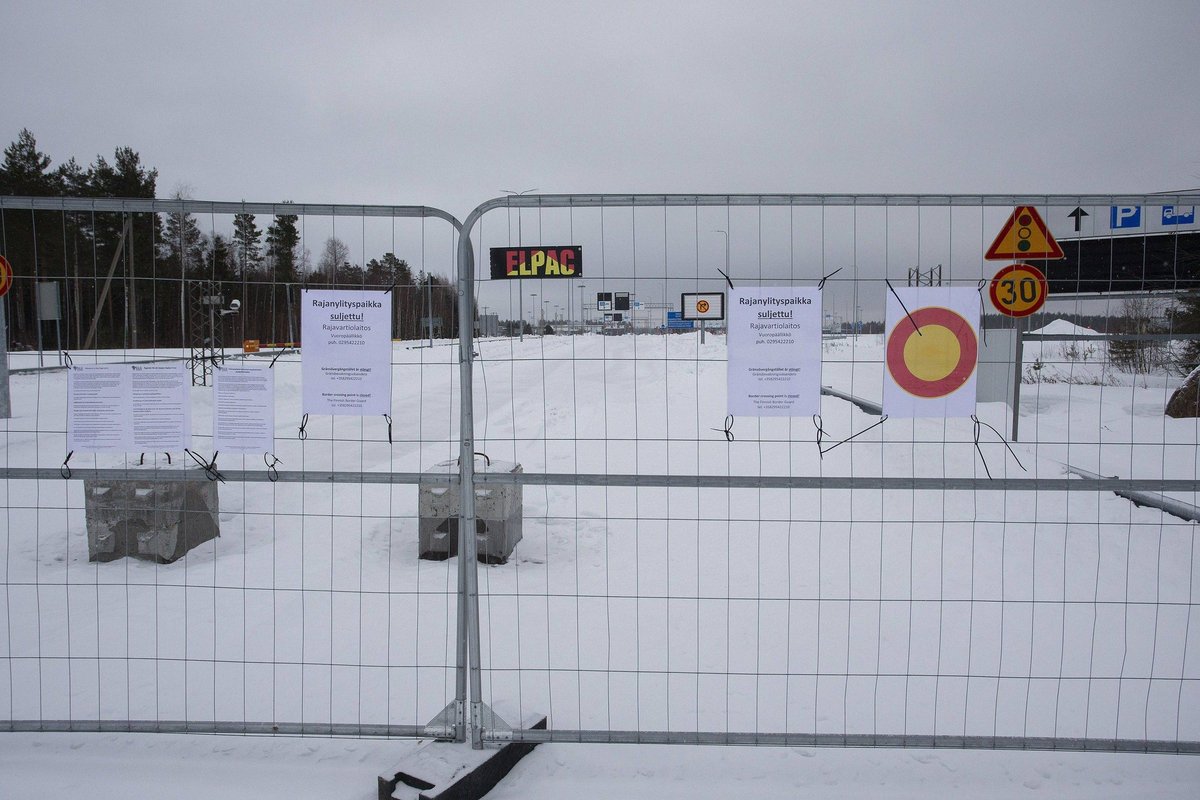 Suomija Laplandijoje, palei sieną su Rusija, baigia įrengti tvorą