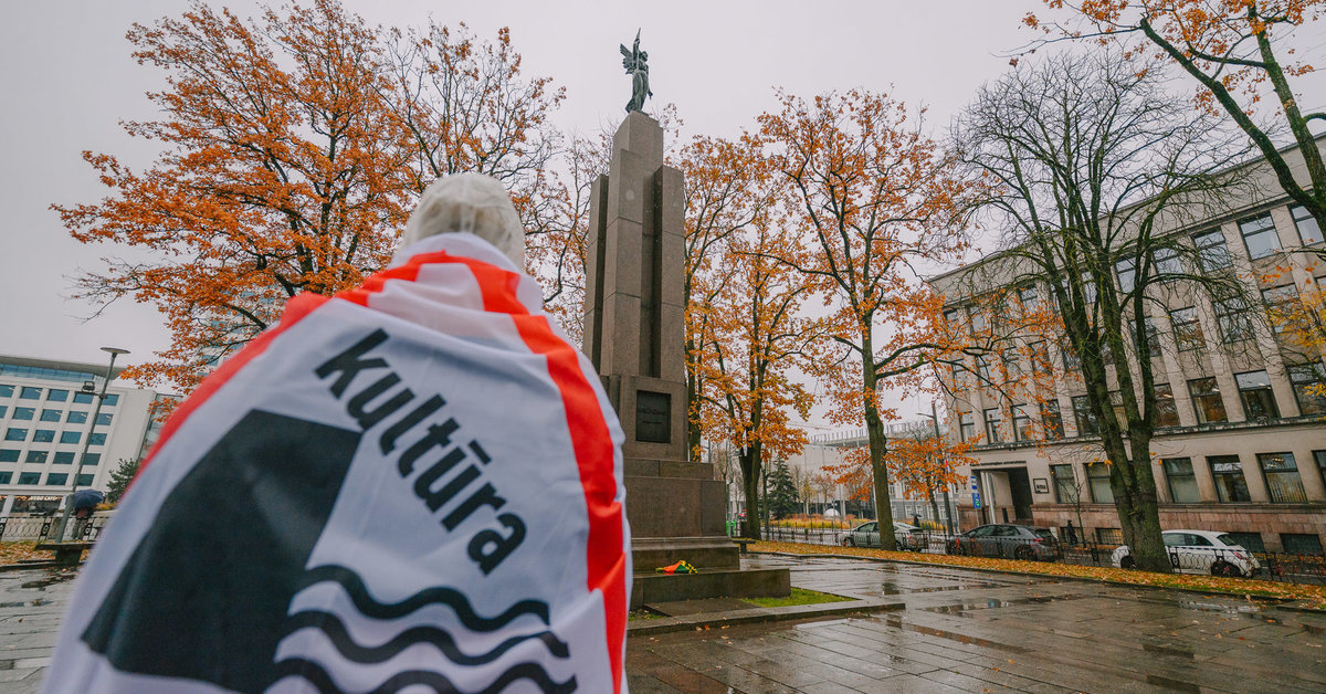 Kauno kultūros bendruomenė simbolinėje vietoje pradėjo pilietinę akciją „Aš (at)stovėsiu iki galo. O Tu?“ | Kultūra