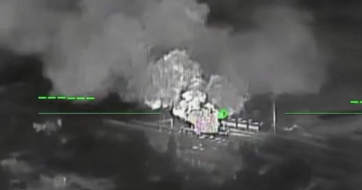 Karas Ukrainoje. Ukrainos smūgis Rusijos logistikos objektams Kryme: sunaikintos naftos bazės, kilo galingi gaisrai