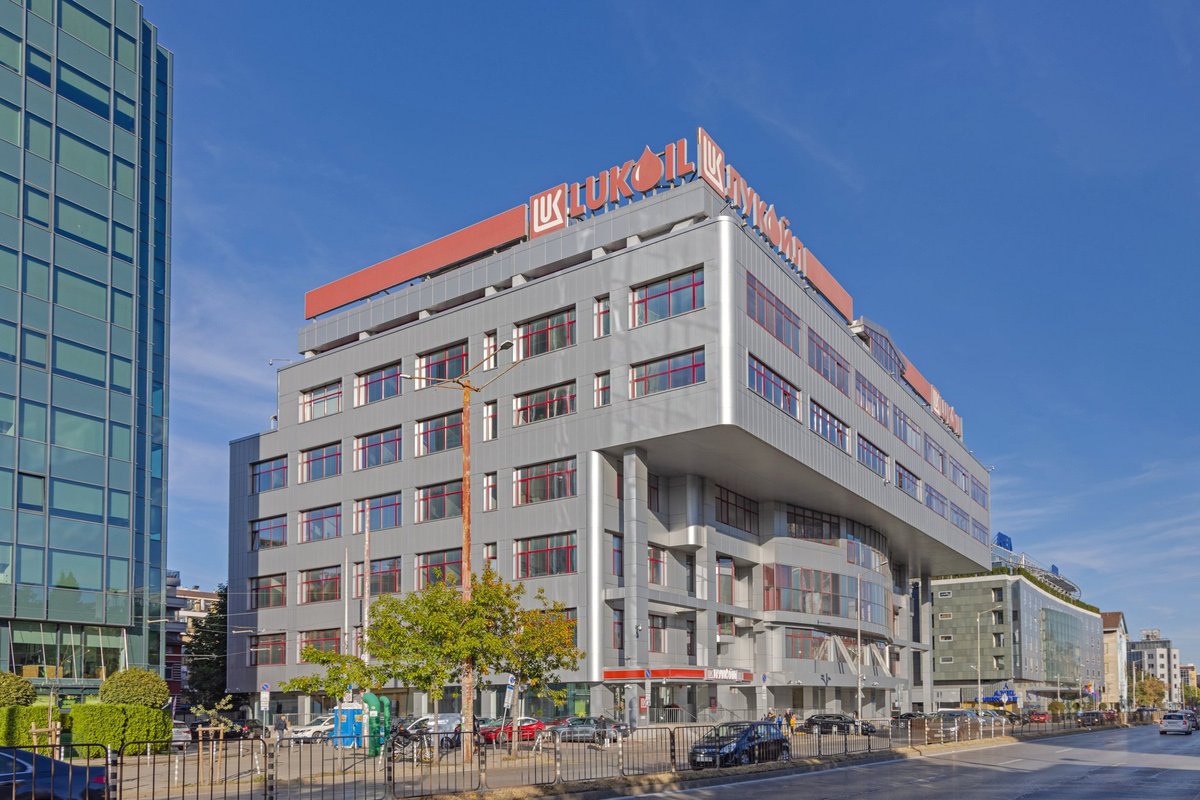 Bulgarija priėmė įstatymą, numatantį perimti „Lukoil“ naftos perdirbimo gamyklos kontrolę
