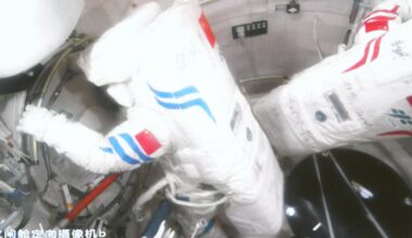 Dėl incidento kosmose atidėtas trijų kinų sugrįžimas į Žemę