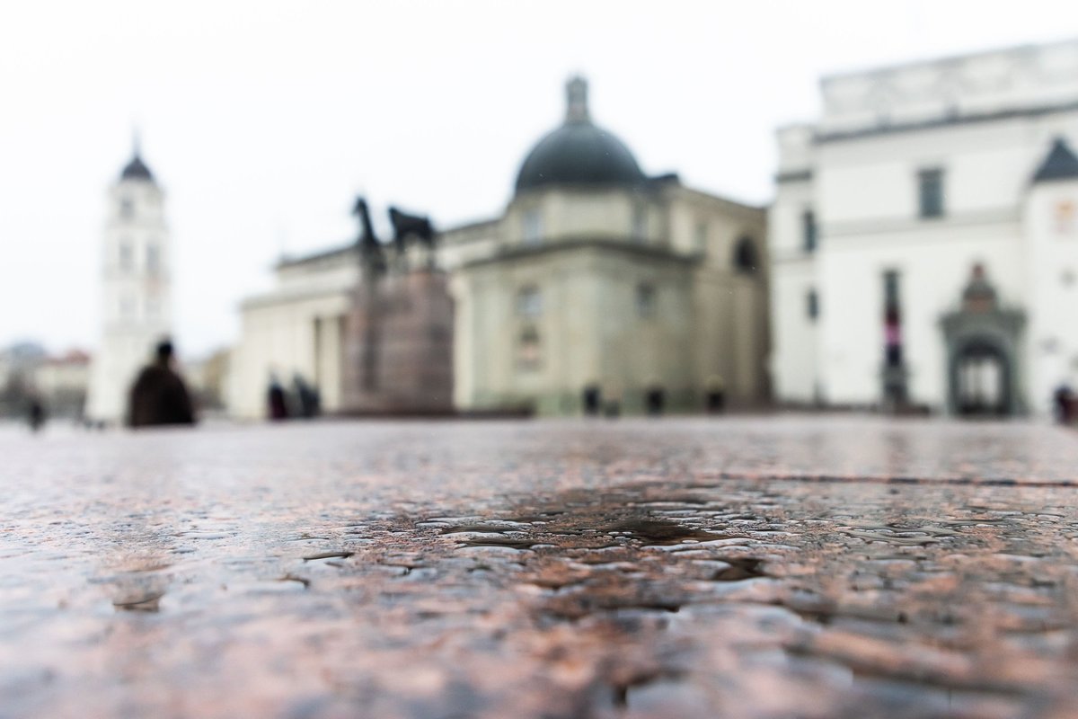 Įsivyrauja niūrūs rudeniški orai - Delfi