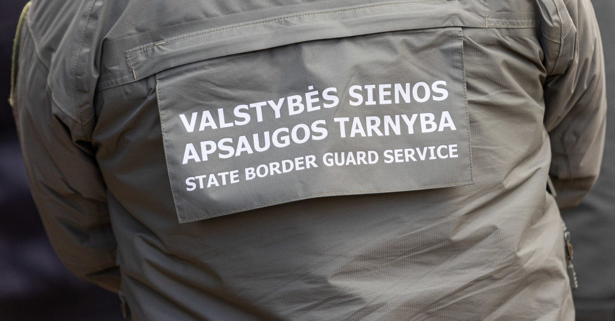 Teismas pratęsė suėmimą dviem afganistaniečius per Lietuvą vežusioms estėms