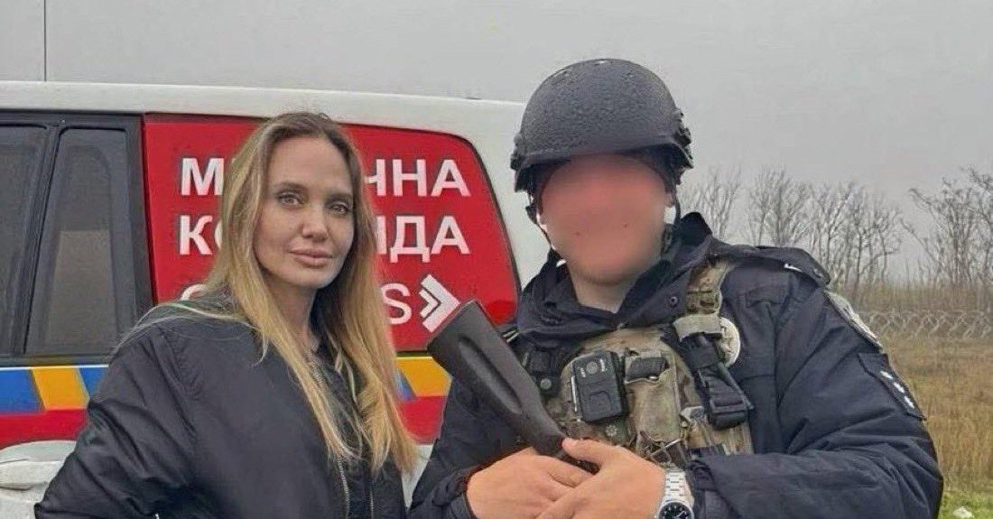 Akibrokštas Angelinos Jolie vizito Ukrainoje metu: sulaikytas jos kortežo narys – kuo jis nusikalto