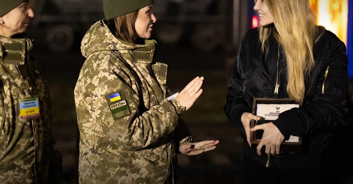 Ukraina bando numaldyti tarptautinį skandalą su Angelina Jolie: kaltina žiniasklaidą