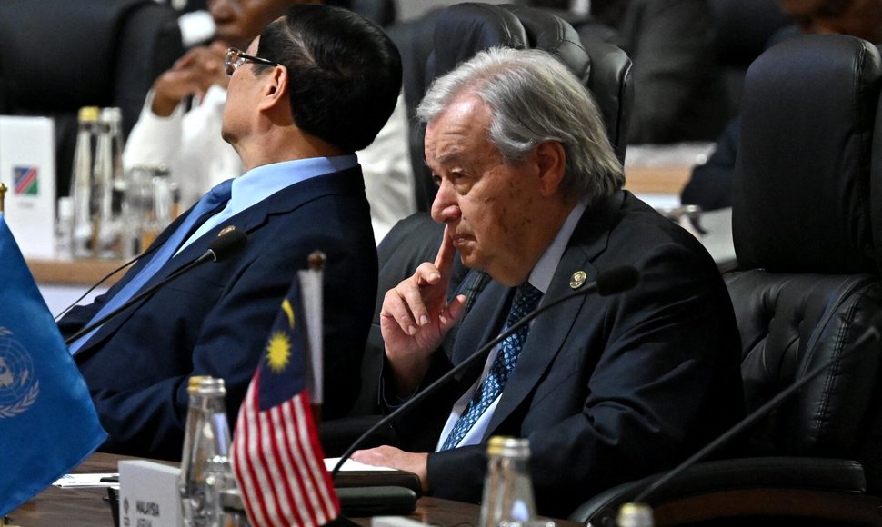  Antonio Guterresas / LEON NEAL / AFP