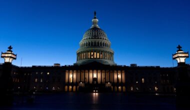 Pastangos užbaigti ilgiausią istorijoje JAV vyriausybės uždarymą artėja prie atomazgos