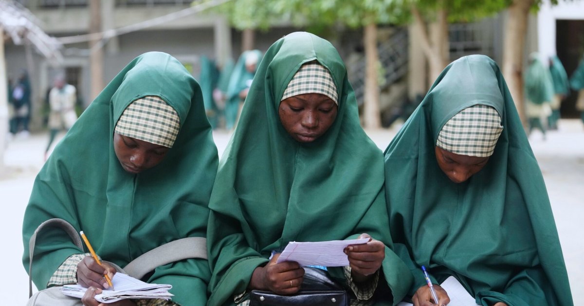 Ginkluoti užpuolikai Nigerijoje iš mokyklos pagrobė 25 moksleives