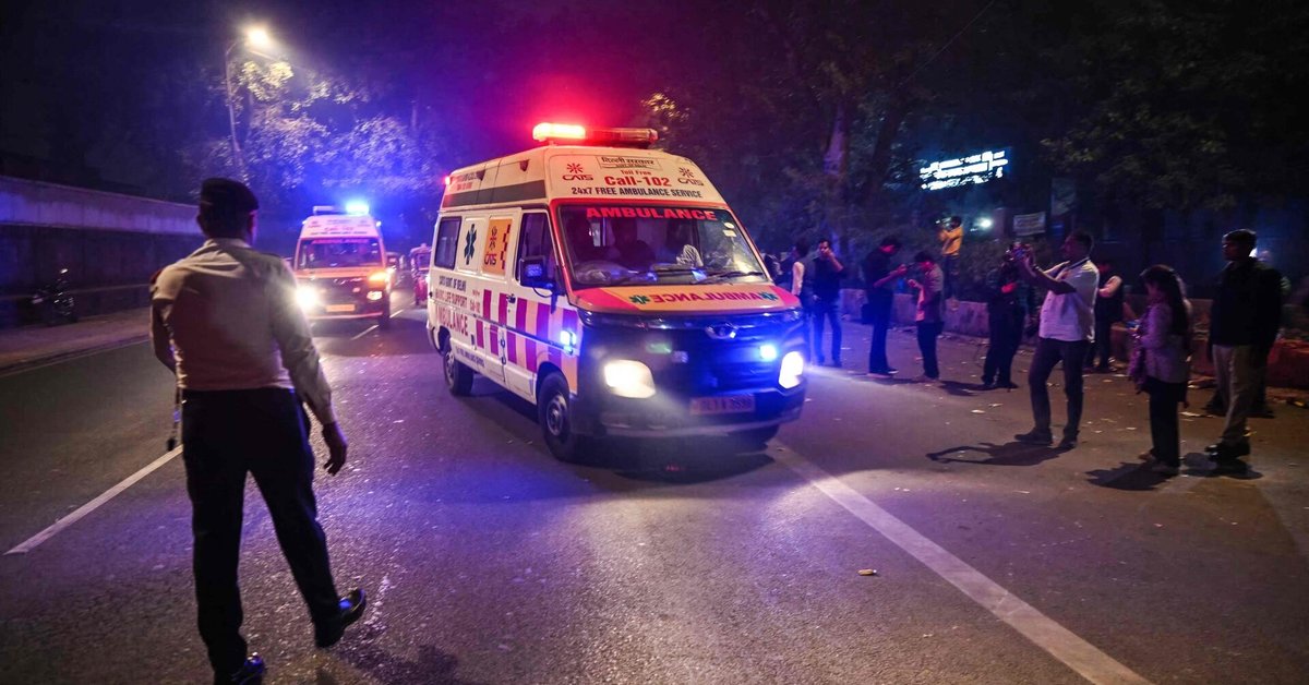 Naujajame Delyje prie turistinio objekto sprogo automobilis: mažiausiai 8 žmonės negyvi