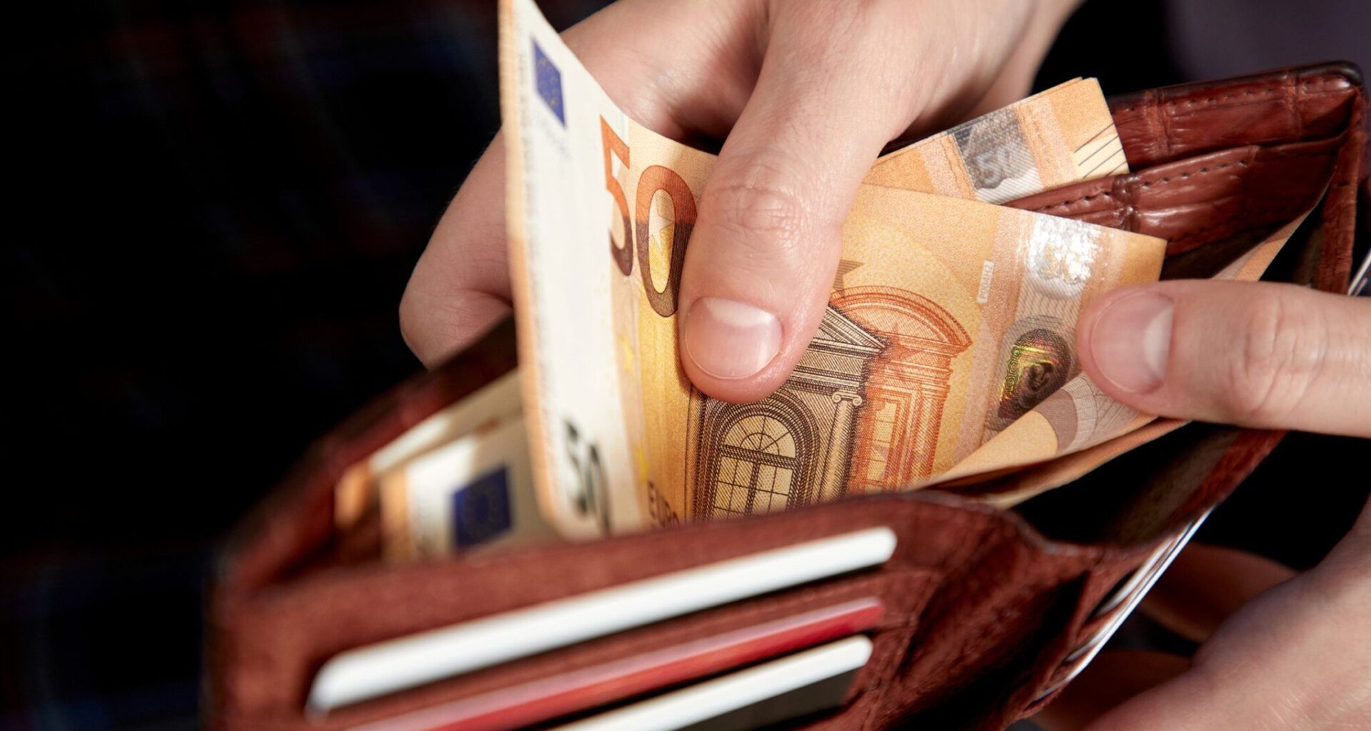 Nuo 2026 metų keisi pensijos, išmokos ir atlyginimai: štai kiek gausite „į rankas“