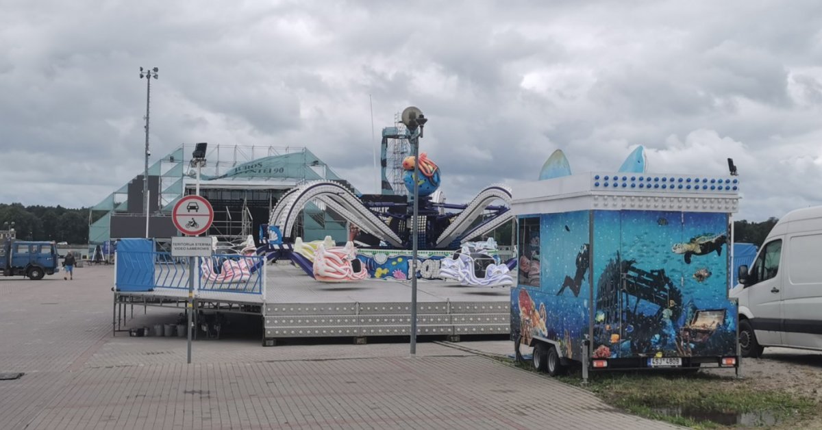 Jūros šventėje iš atrakciono „Aštuonkojis“ iškrito žmonės – verslininkas stos prieš teismą | Verslas