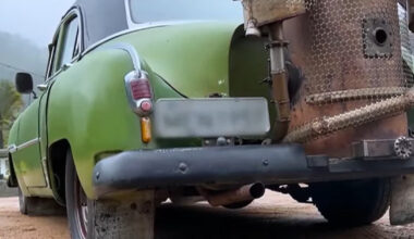 Kokį atstumą nuvažiuoja šitas „hibridas“, kūrenamas malkomis? | Verslas