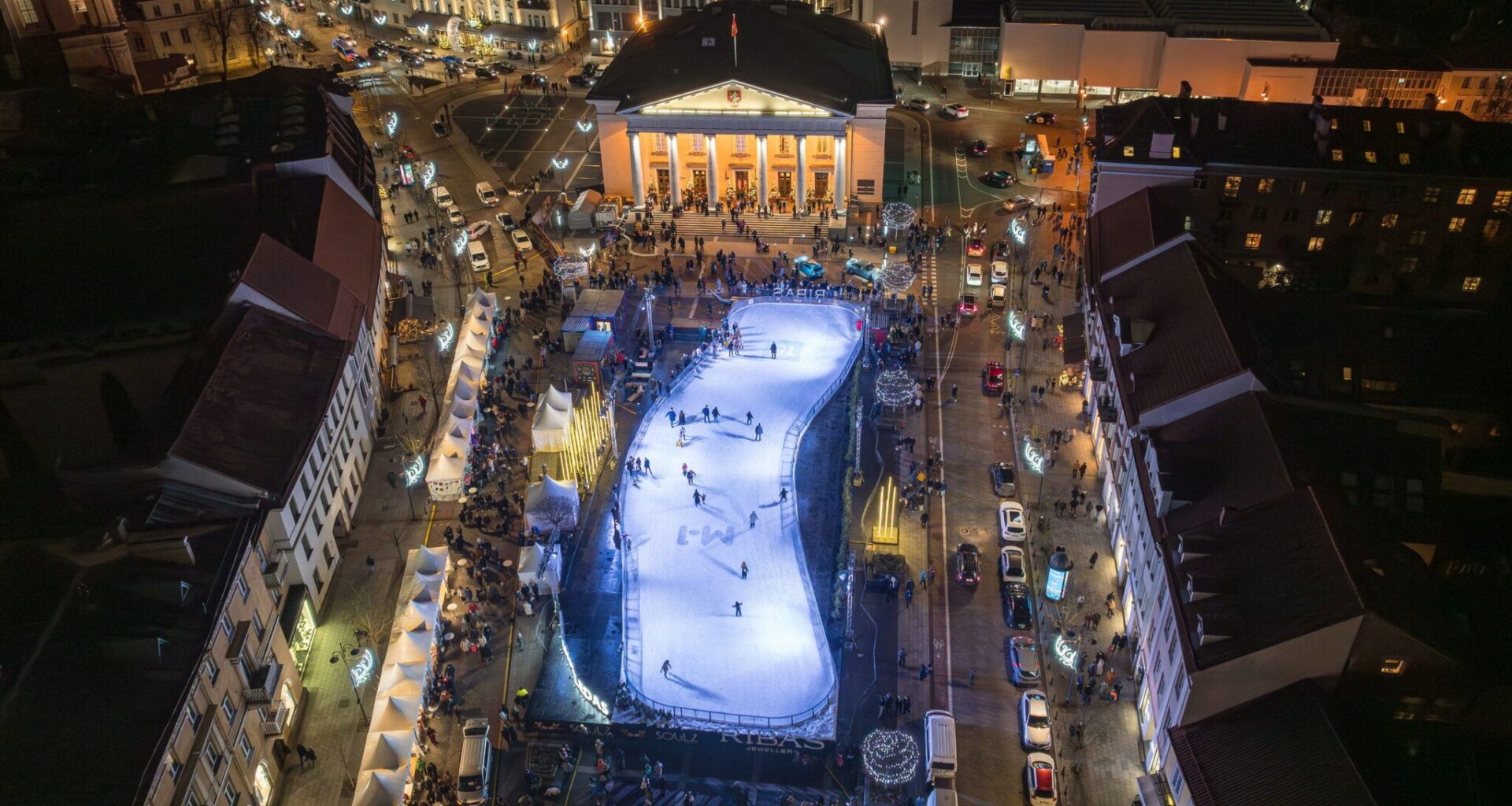 Rotušės aikštėje startuoja „Vilniaus ledas“: vilniečiams dovanojamas įspūdingas atidarymo renginys