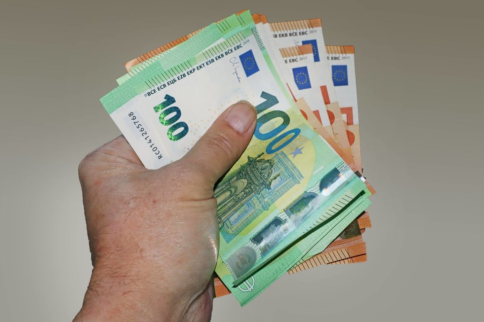 pinigai (nuotr. SCANPIX)