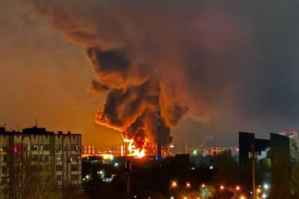 Karas Ukrainoje. Po Ukrainos dronų atakų sustabdyta Saratovo naftos perdirbimo gamykla Rusijoje - Delfi