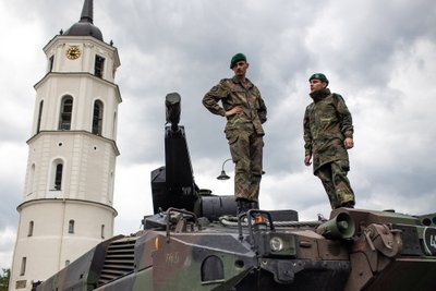 Vilniečiai atvyko pasveikinti 45-osios Vokietijos šarvuotosios brigados