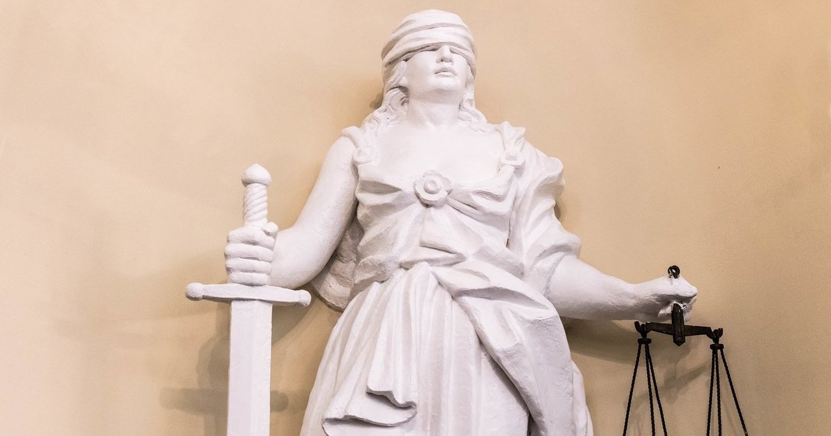 Už herbo išniekinimą – laisvės apribojimas: lengvai neišsisuko