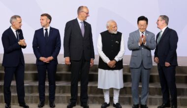 Macronas, Merzas ir Starmeris aptarė Amerikos taikos planą Ukrainai