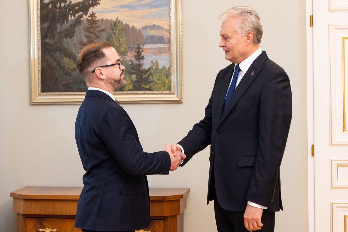 Komentarai po prezidento Nausėdos ir kandidato į krašto apsaugos ministrus Kauno susitikimo - Delfi