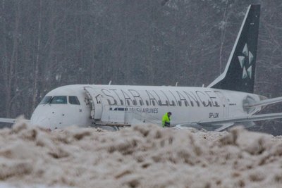 Lėktuvas nuslydo nuo pakilimo tako Vilniaus oro uoste