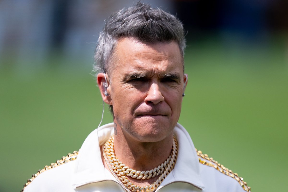 Robbie Williamsas įspėja: dėl šio preparato prarandu regėjimą