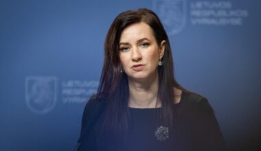 Dėl Baltarusijoje įstrigusių lietuviškų vilkikų Seimo opozicija įžvelgia premjerės atsakomybę