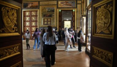 Prokurorė: Prancūzijoje dėl Luvro apiplėšimo suimti du vyrai ir dvi moterys