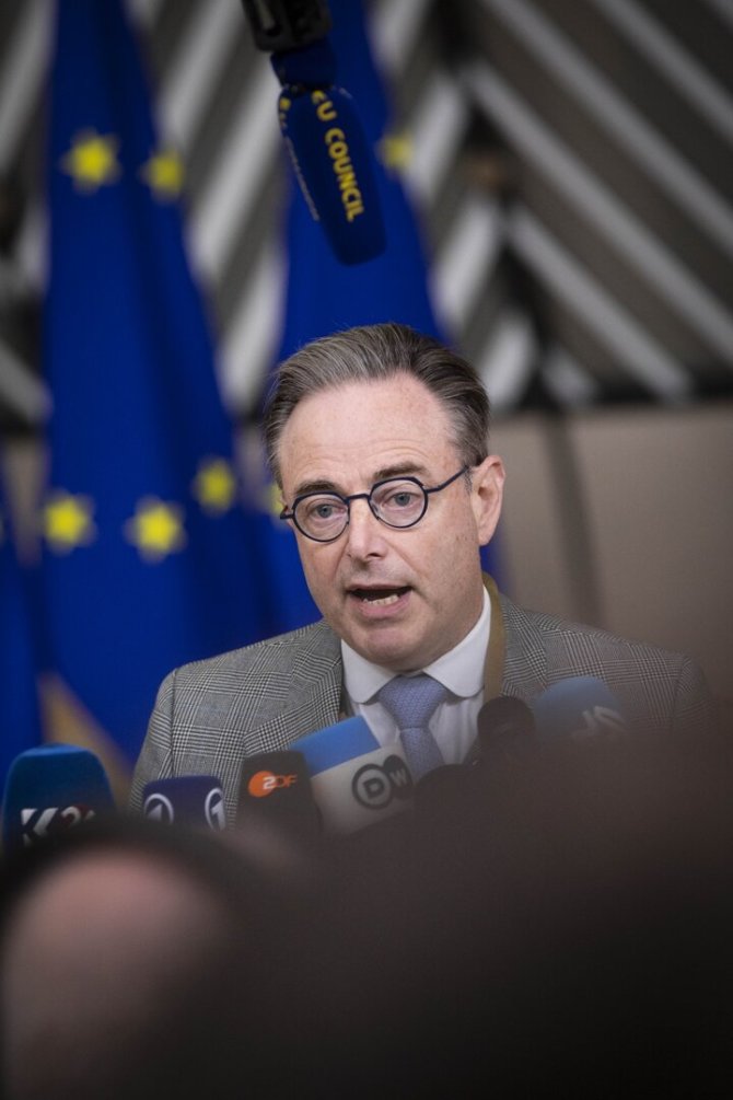 Bartas De Weveris / Nicolas Landemard / ZUMAPRESS.com