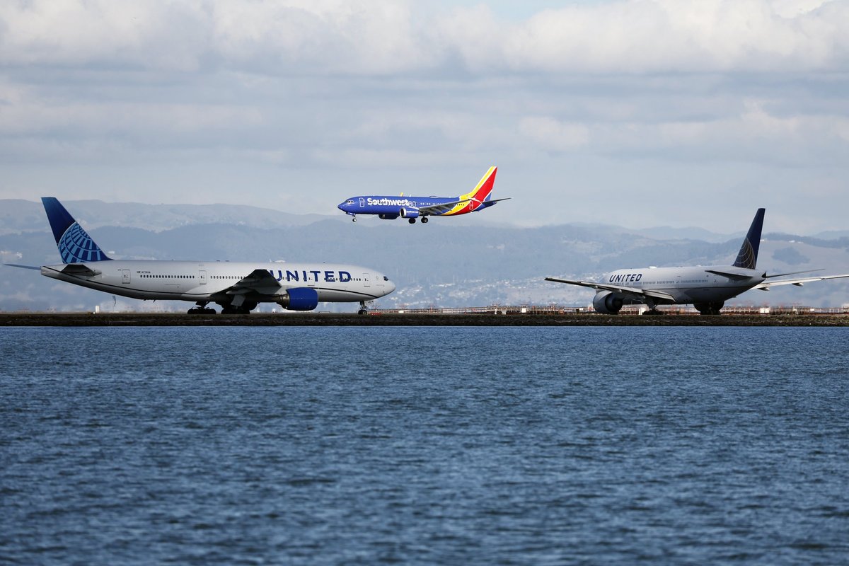 Tęsiantis vyriausybės uždarymui, JAV atšaukta per tūkstantis skrydžių