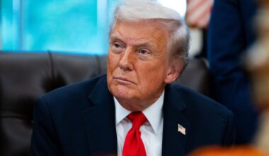 Trumpas grasina Nigerijai kariniais smūgiais