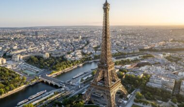 Vakarus gądins branduoliniais smūgiais į Big Beno ir Eifelio bokštus