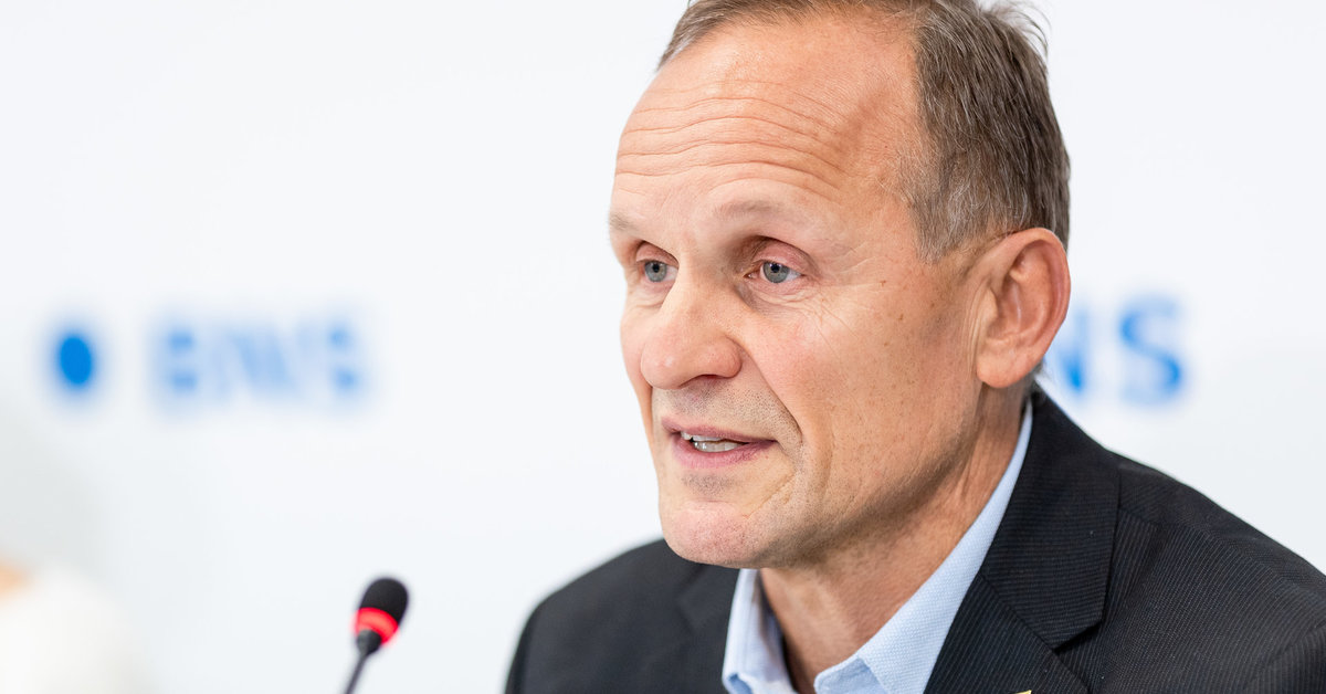 Grupė valdančiųjų siūlo gynybai skirti mažiau lėšų, dalį jų nukreipti pareigūnams, keliams