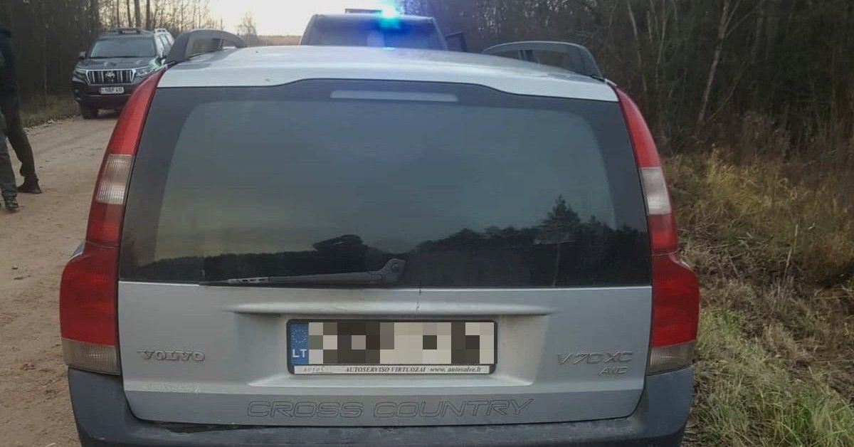 Vairuotojas – girtas ir beteisis, jo automobilis – neregistruotas, neapdraustas