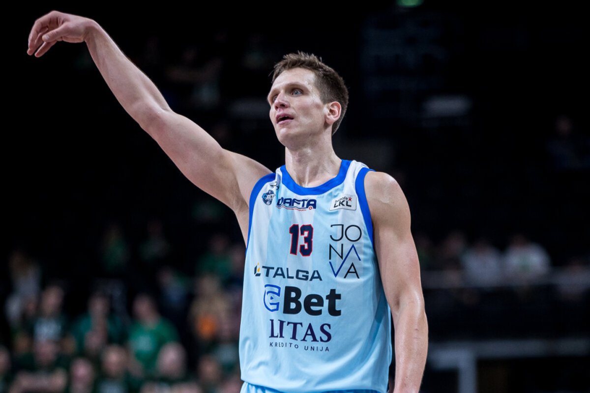 Išretėjęs „Neptūnas“ stiprinasi Majausku - Delfi